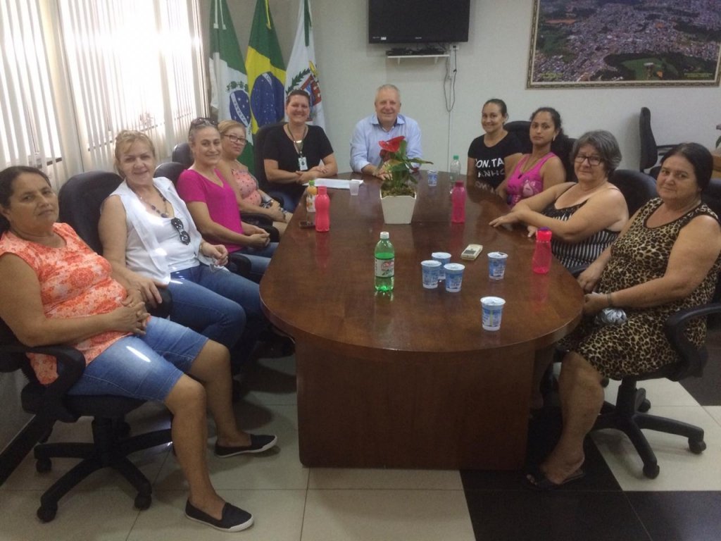 Alunas do Eja Visitam Prefeitura Municipal