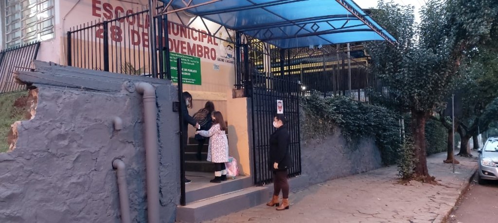 Aulas Municipais Retornaram Nesta Segunda-feira de Forma Escalonada