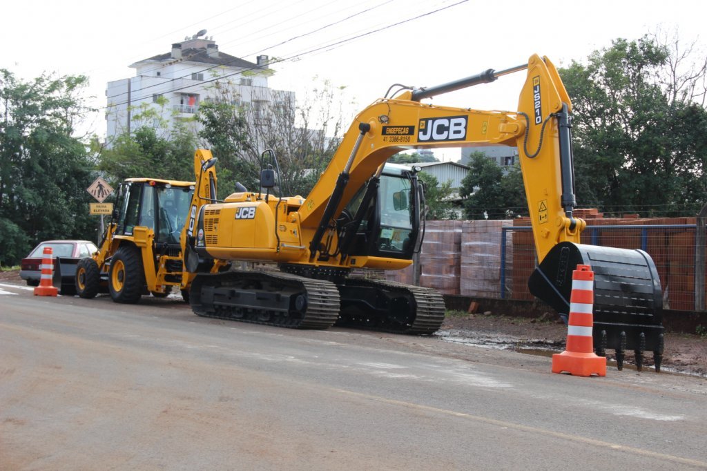Administração Municipal Adquire Novas Máquinas para Ampliar os Serviços Públicos no Município.