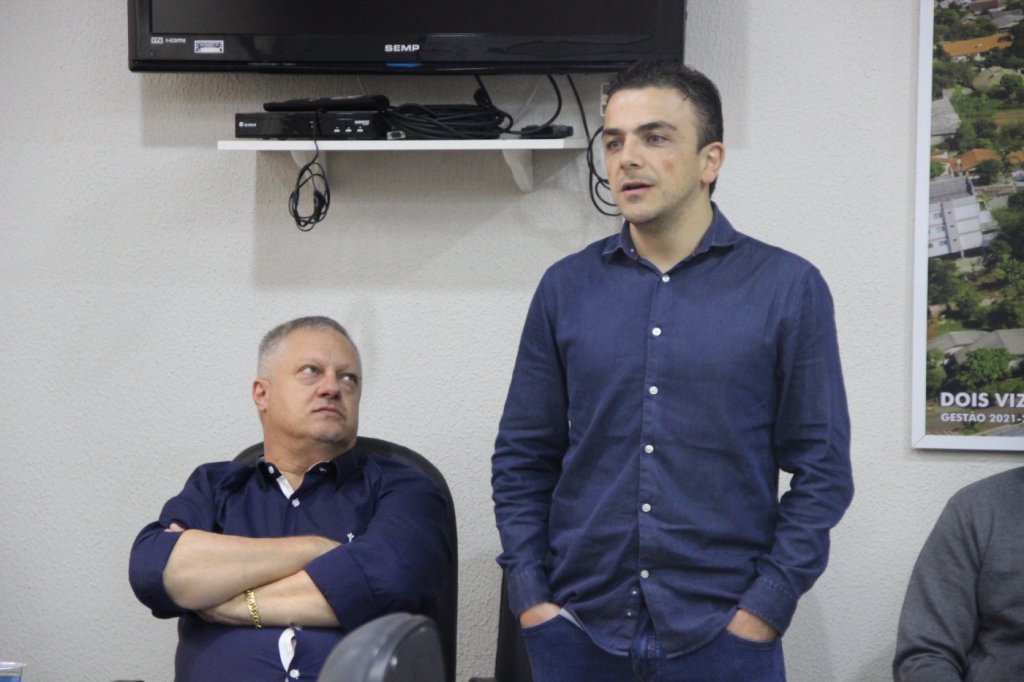 Visita de Deputado Federal Aliel Machado Bark Garante Mais de 900 Mil Reais Em Recursos para Dois Vizinhos.