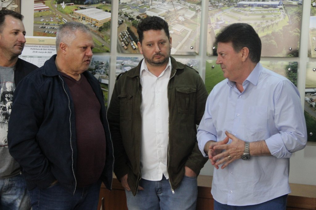 Em Menos de 3 Meses Administração Municipal Adquire 4 Novos Maquinários