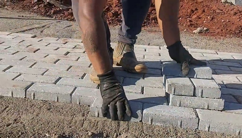 Mais de 5 Mil M² de Paver Já Foram Colocados nas Vias Públicas Municipais Pela Administração.