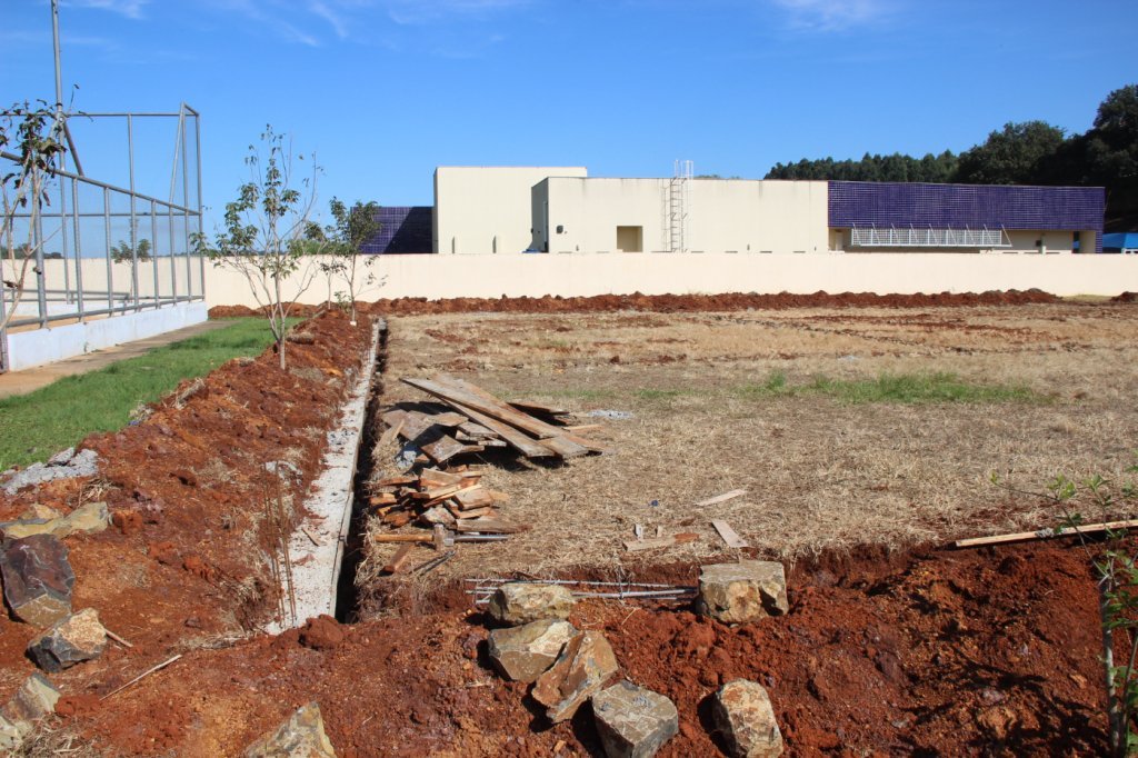 Administração Municipal Inicia a Construção de Mais Uma Quadra de Vôlei de Areia
